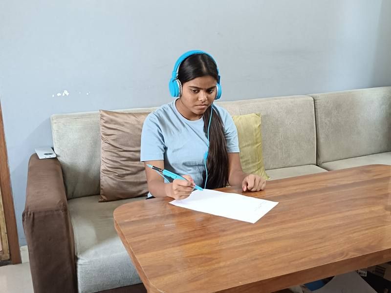 Student using BluePen AI Wardha