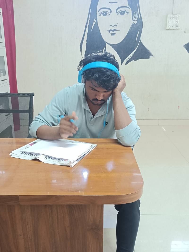 Student using BluePen AI Delhi